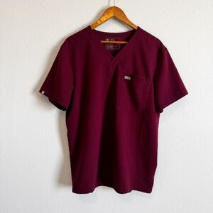 Figs Men's Leon Burgundy Three Pocket V Neck Short Sleeve Scrub Top Size Large